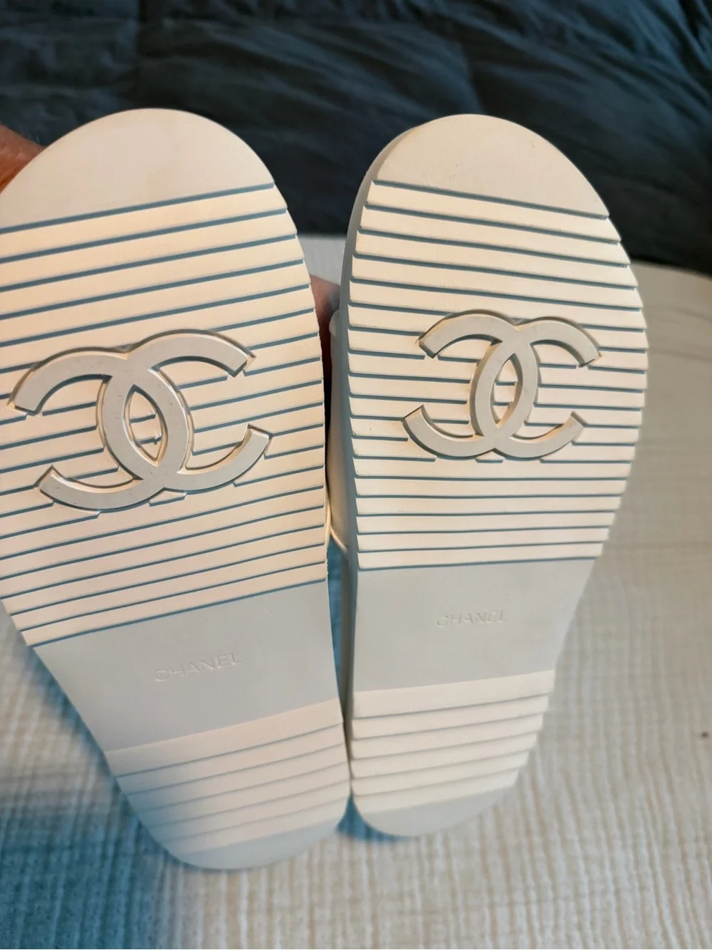 CH@NE** White Slide Sandals with Pastel Logo Letters - Picture 3 of 6
